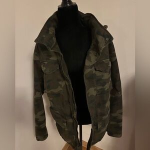 Unisex Camo cargo utility jacket size medium